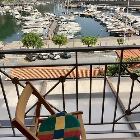 Entire Seaview In Port Apartment